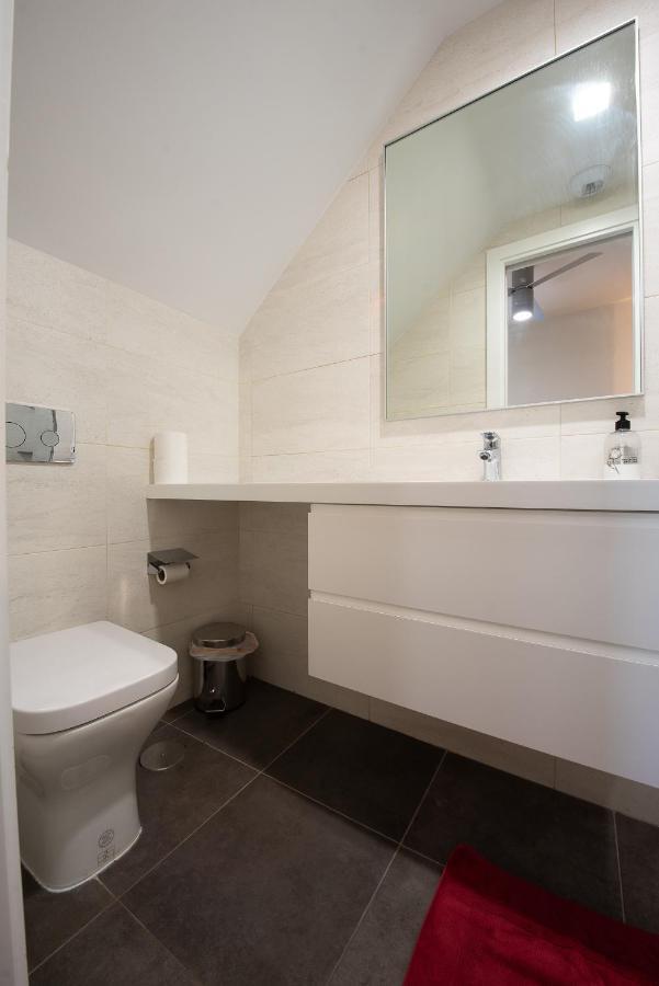 شقة Apartamento Con Terraza En San Luis إشبيلية المظهر الخارجي الصورة